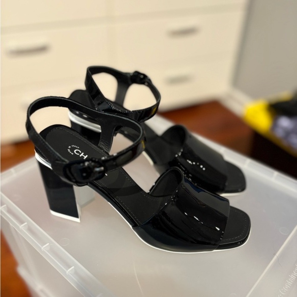 CHANEL Sandals in Black - Picture 2 of 2